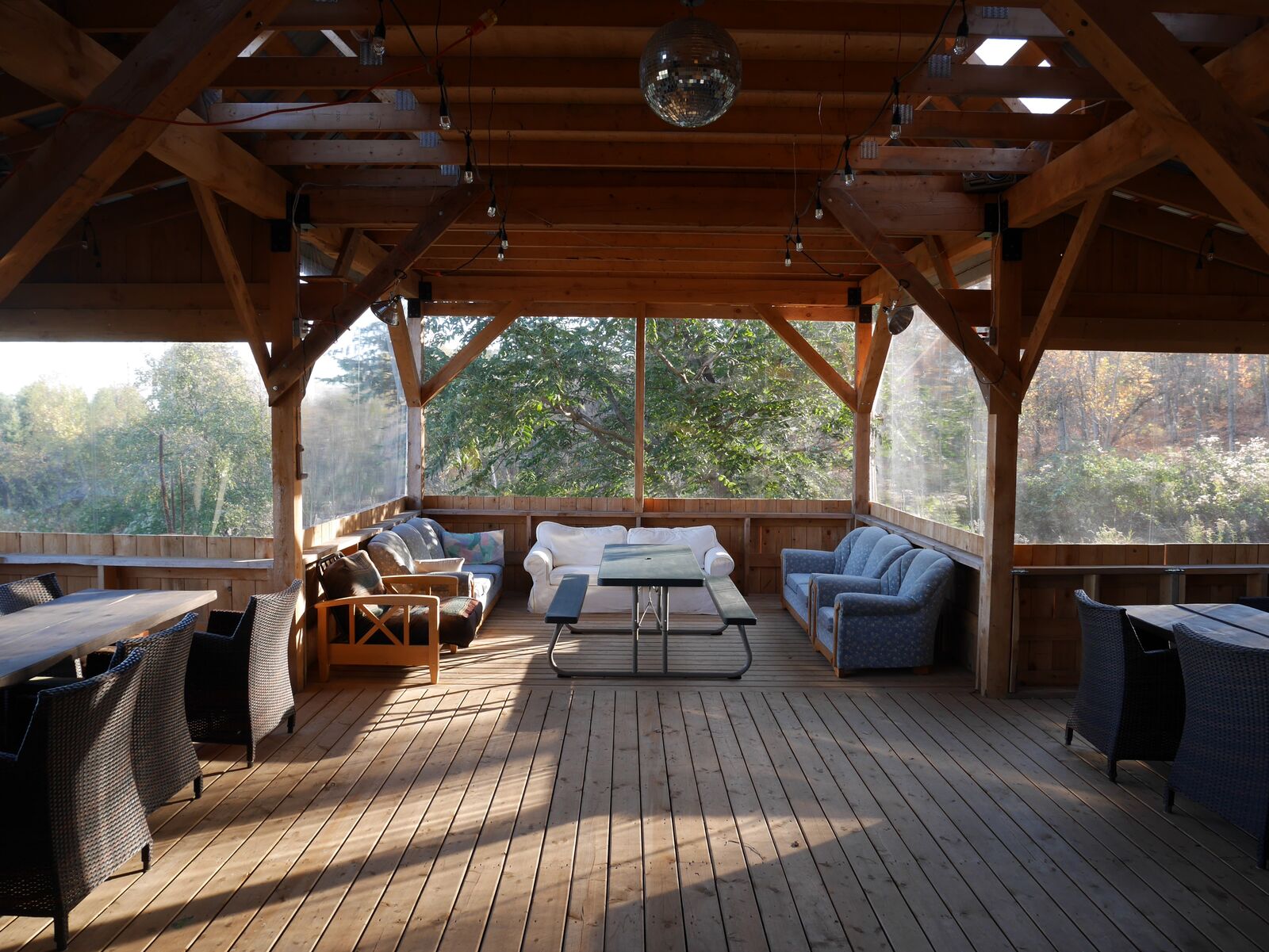 Le Magestik B&B exterior nestled in nature